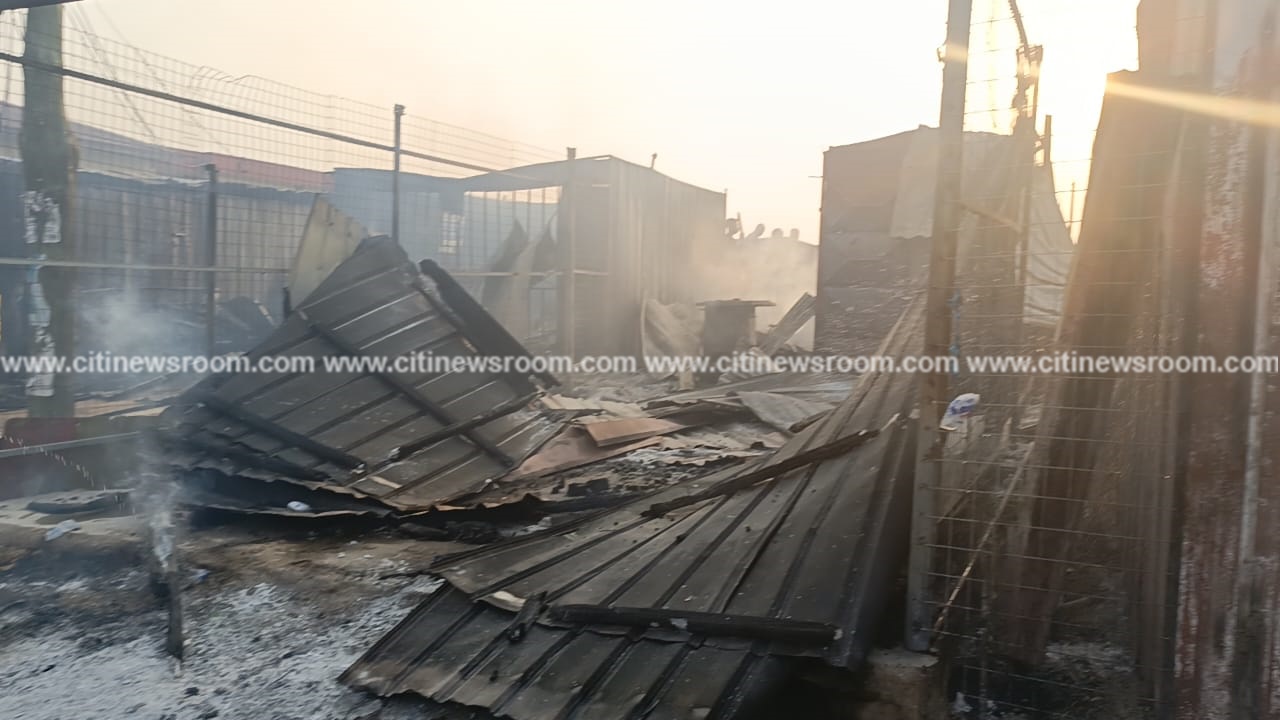 Kasoa: Over 20 containers near Datus Complex School gutted by fire