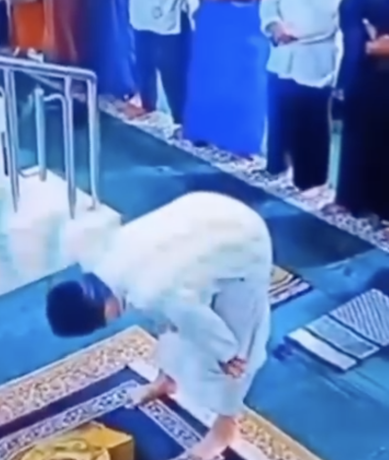 Shocking Video: Imam dies while leading Fajr prayer