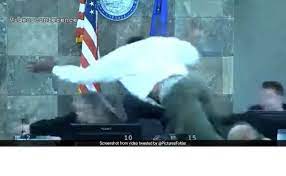 Man attacks judge by jumping over bench in US courtroom