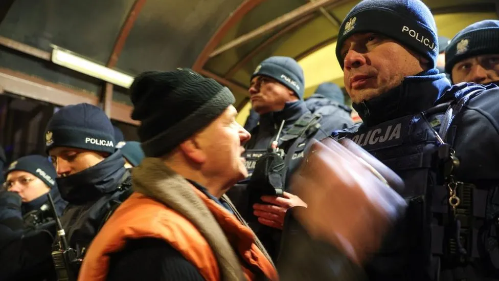 MPs detained in presidential residence by Polish police