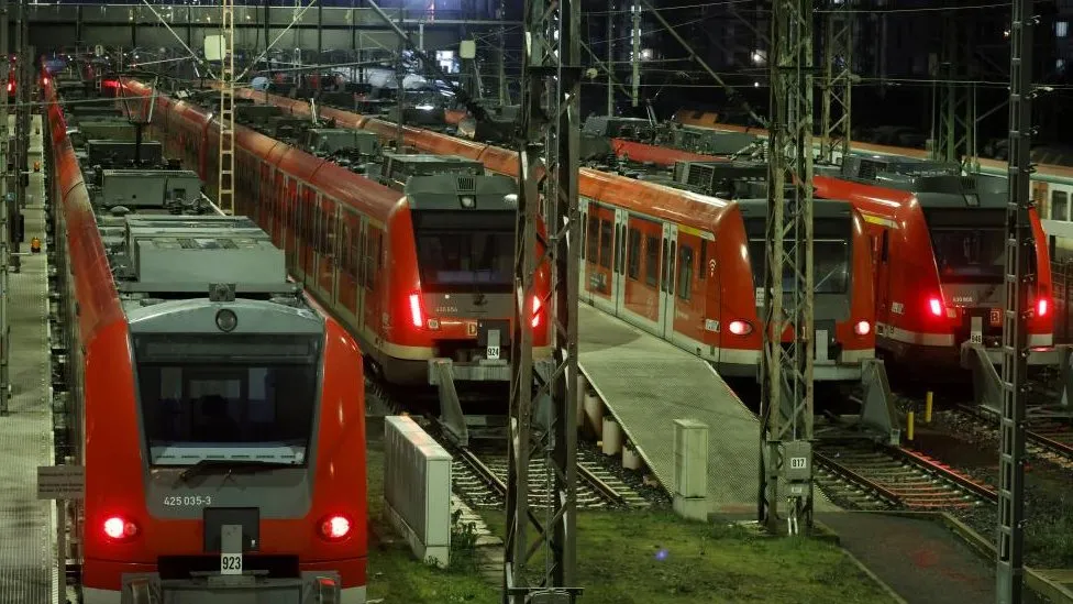 German train drivers go on longest walkout in history