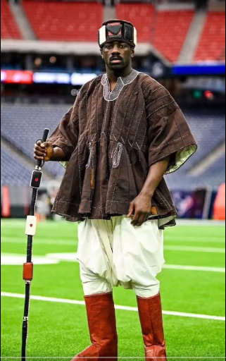 NFL star Jeremiah Owusu-Koramoah makes grand entrance to NFL playoffs in traditional Northern attire
