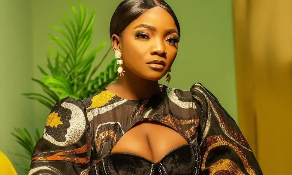 ‘I’m sorry for indecent exposure in pool video, I’ll wear kaftan next time’ – Simi to critics