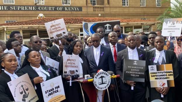 Kenyan attorneys demonstrate against Ruto’s threats against justice