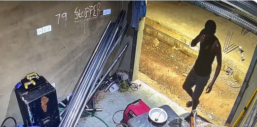 Man goes to washing bay in search of job; absconds with sales for the day and a mobile phone