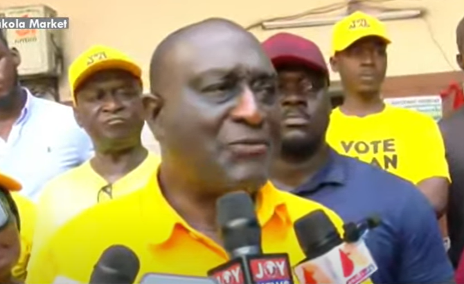 Alan Kyerematen embarks on Makola, Kaneshie market tours