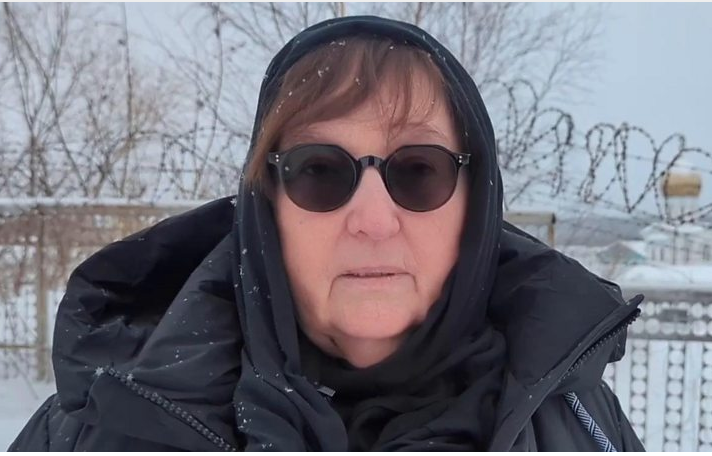 Alexei Navalny: Mum demands Putin give back her son’s body