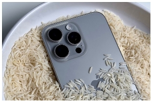 Phone manufacturer issues caution against wet phones dipped in rice