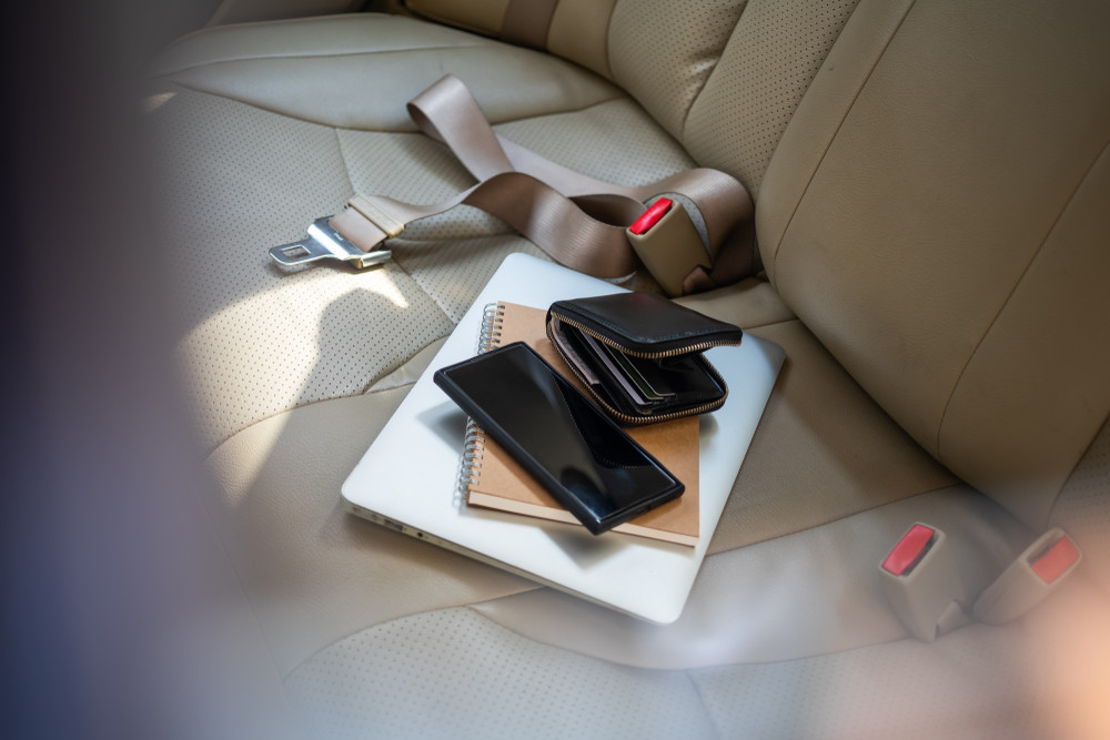 7 items you should never leave in your Car