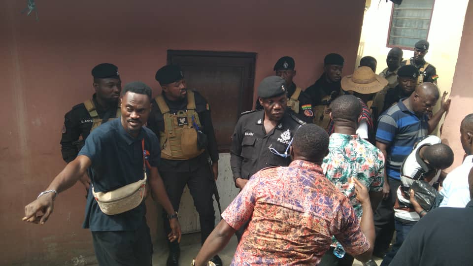 Police detains New Juaben royal family members; breaks into stool room