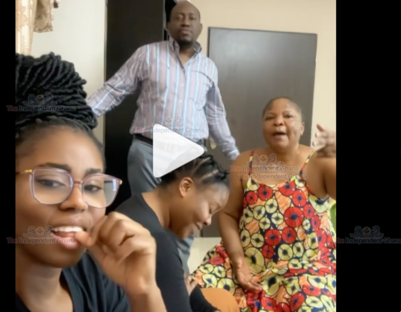 (Video) Mzvee leads family in Ewe worship songs  – Netizens react