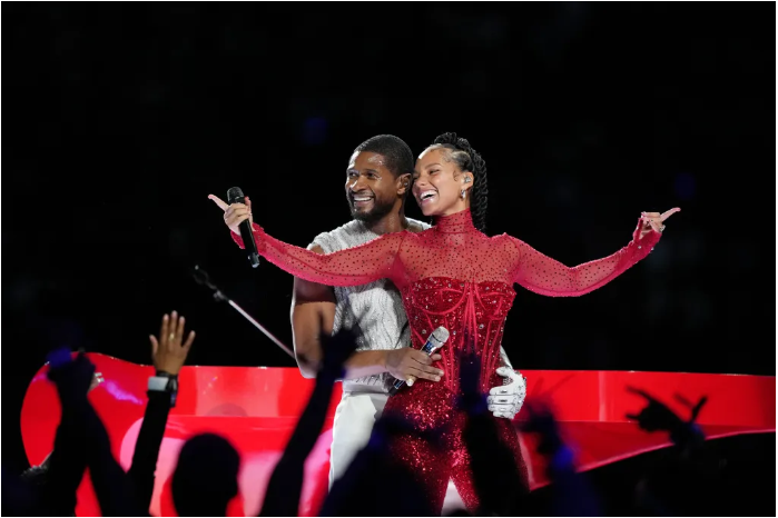 Swizz Beatz reacts to Usher smooching wife, Alicia Keys, on Super Bowl stage