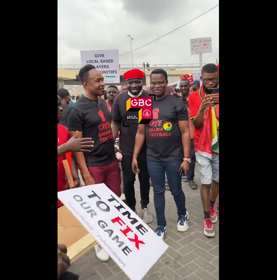 Nicholas Omane Acheampong, Great Ampong among hundreds on the streets for #SaveGhanaFootball demo