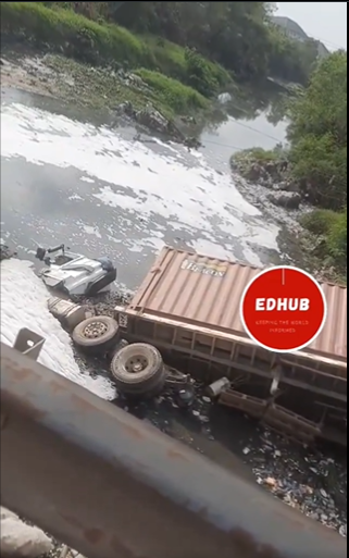 Video: Long vehicle skids off Accra-Tema Motorway into a deep, stinking drainage