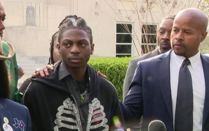 Texas judge maintains black student’s suspension from school over dreadlocks