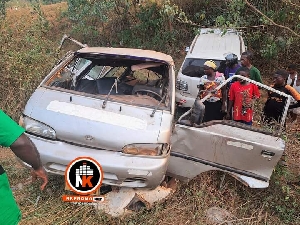 4 perish as school bus crashes with DCE’s car on Accra-Kumasi Highway