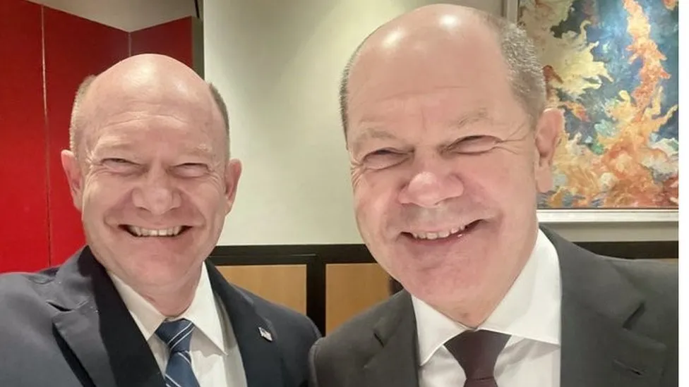 US Senator Chris Coons discovers German Chancellor Olaf Scholz as his look alike