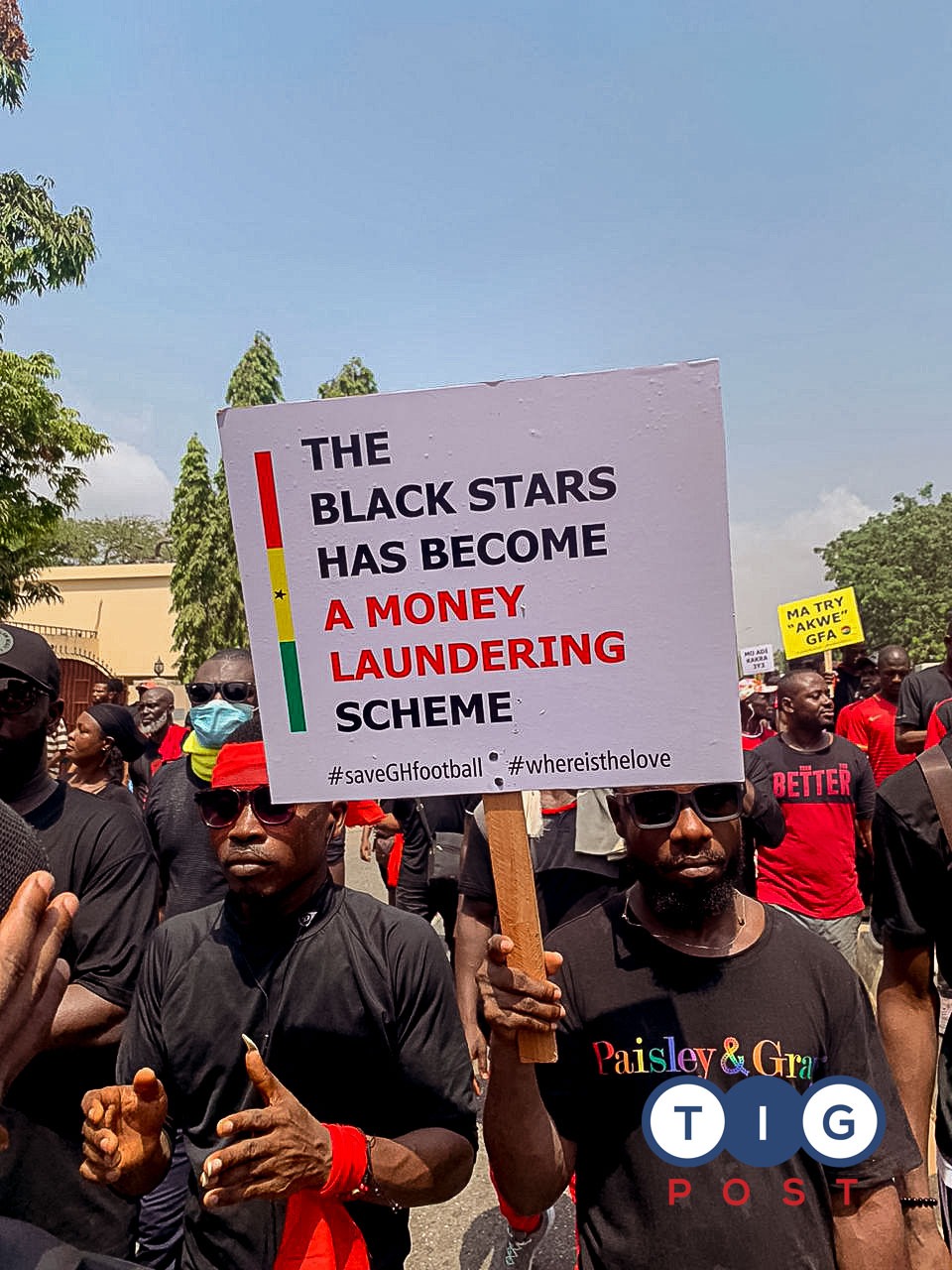 PHOTOS: “Mo adi kakra 3y3” – #SaveGhanaFootball protestors say on placards