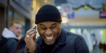 4 strategies to spice up phone calls with your boyfriend