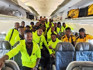 Video: ASEC Mimosas stranded at Kumasi airport over no stairways