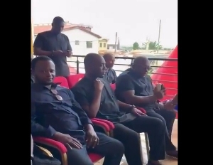 “Dem dey fear” – Netizens troll NPP ‘gurus’ over water rejection at John Kumah’s funeral over poison fears