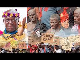 Offinso residents storm residence of Otumfuo ‘dethroned’ queen mother to demand their new chief
