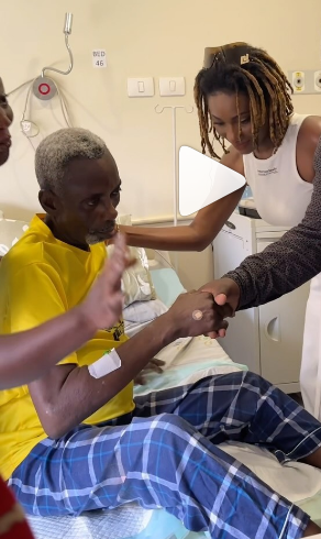 Wendy Shay supports ailing KK Kabobo with generous cash donation