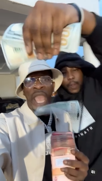 Video: Watch Shatta Wale, Medikal flaunt bundles of money