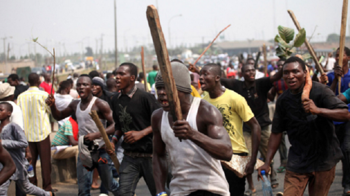 Residents of Adenta Kenkey House beat to pulp suspects who attempted to flee with stolen goats