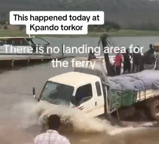 Video: Vehicles plunge headfirst into the Volta Lake due to absence of landing area