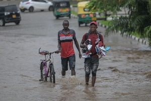 Severe flooding kills 11 in Kenya