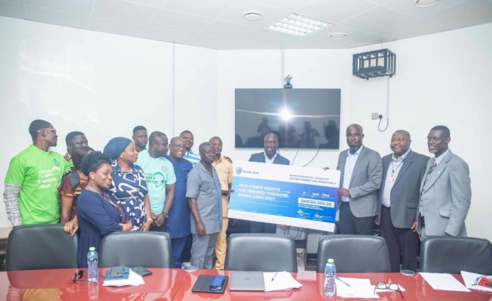 Kuapa Kokoo, Association of Garages contribute GHS120,000 to aid Heal KATH project