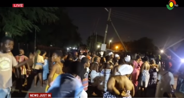 “We need our mother now” – Nungua Trad. Council storms hotel to demand release of Naa Okromo