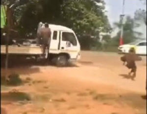 Video: Abesim youth clash with alleged executioners