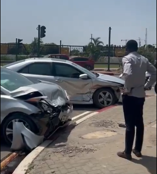 Video: Alleged car crash in front of Jubilee House over faulty traffic lights
