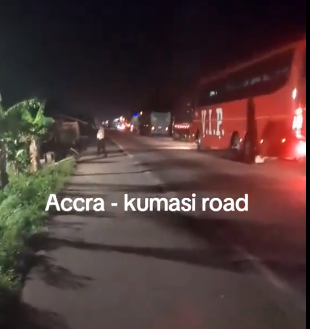 Video: Heavy traffic on Accra-Kumasi highway after armed robbers allegedly take over road
