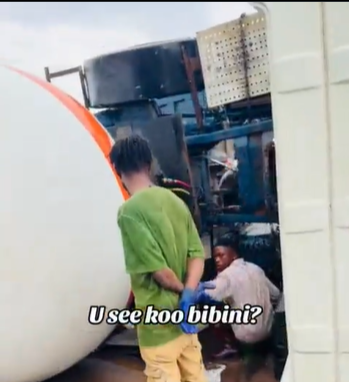 Man risks it all to syphon fuel from tanker that overturned at Tarkwa-Nsuem