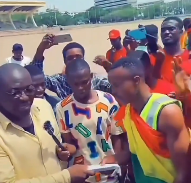 Techiman South MP rewards Seidu Rafiwu GHC10K for completing GWR walk-a-thon attempt