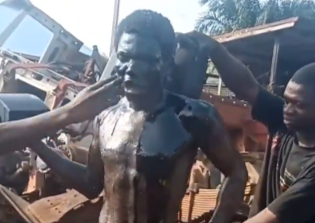 Video: Alleged thief forced to dance to Shatta Wale’s song after failed robbery