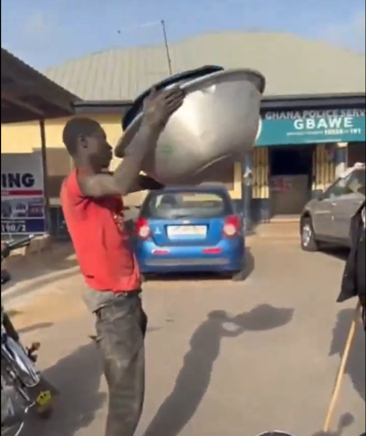 Gbawe residents march ‘gas cylinder’ thief to the Police Station