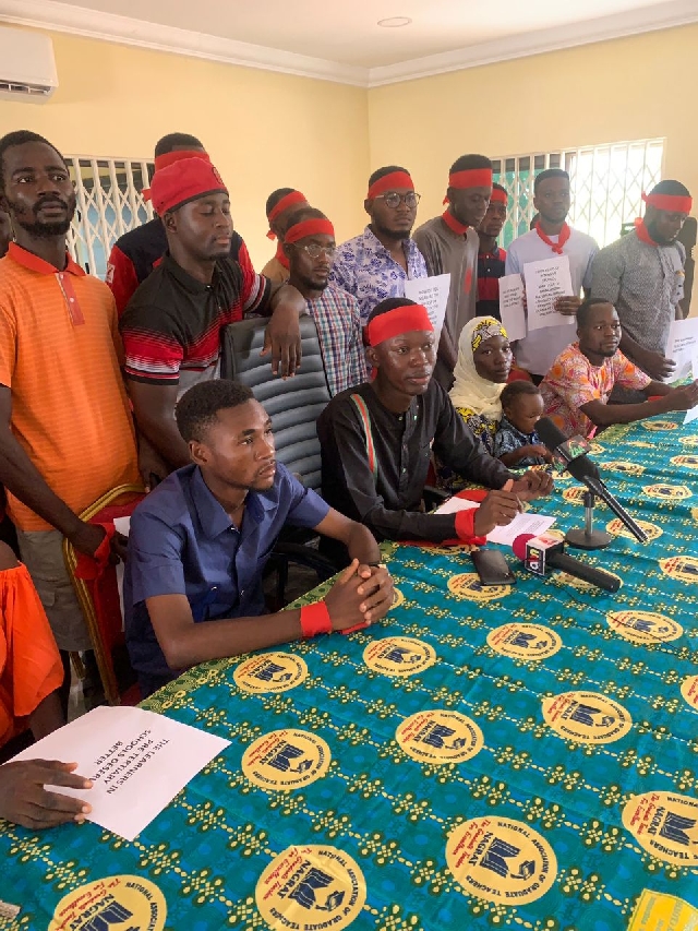 Unemployed teachers threaten mass protests by end of April