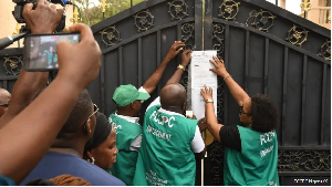 Nigerian authorities close Chinese-owned supermarket over discrimination claims