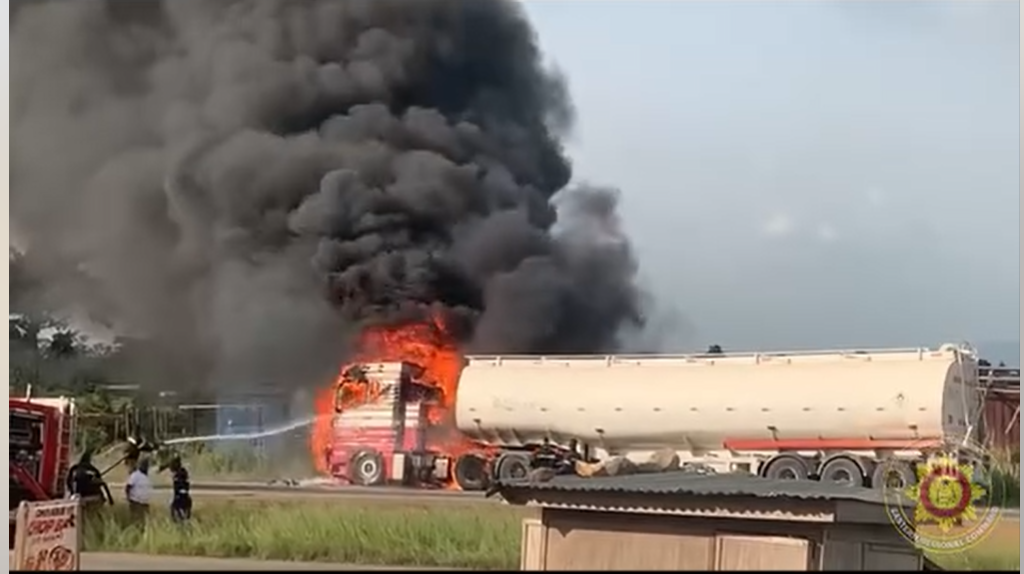 Fuel tanker catches fire on Kumasi-Accra highway