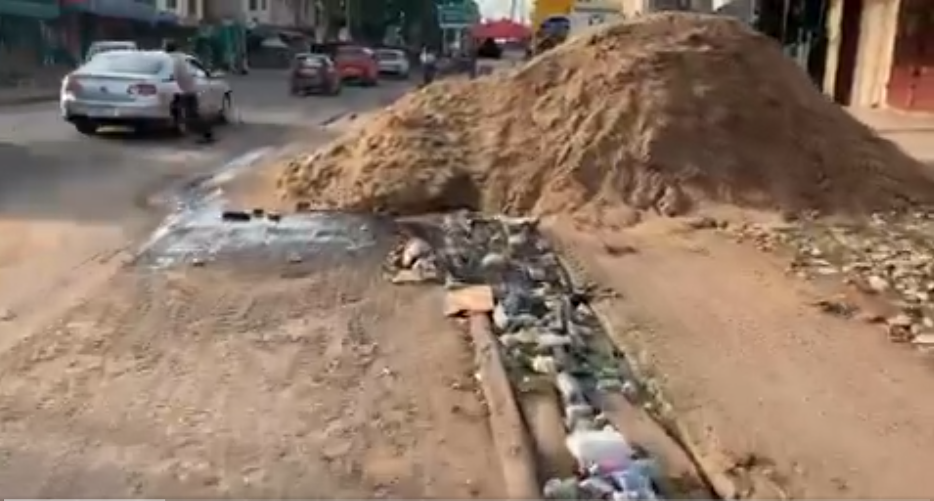 Video: Blocked gutter causing ‘street flooding’ in Darkuman