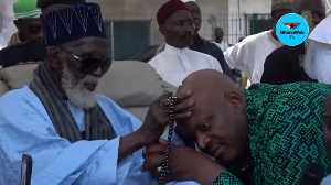 Video: Henry Quartey kneels before Chief Imam to receive prayers