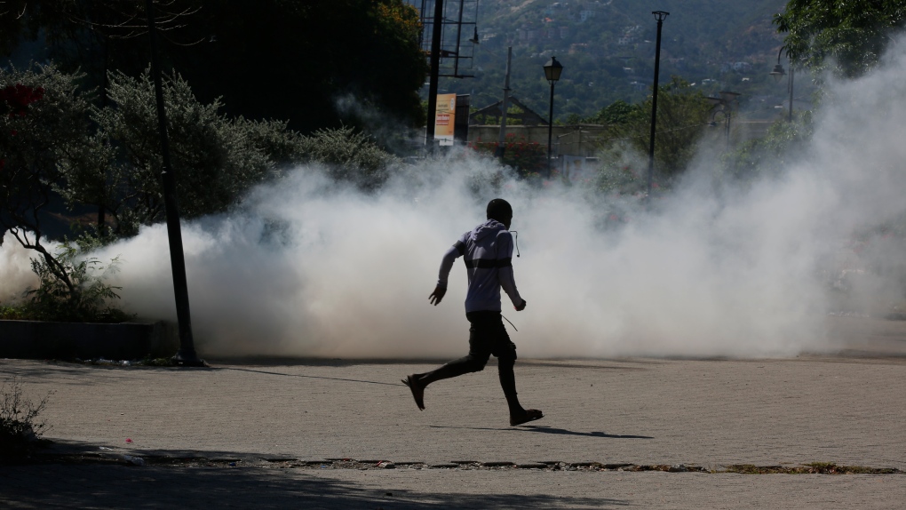 Haitians run from chaos caused by gangs as their neighbours boost military power