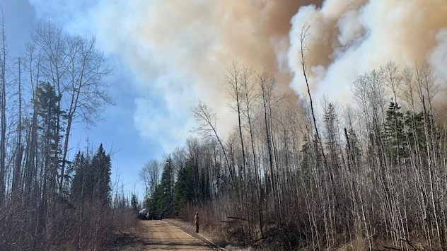 Drones disrupt efforts to contain wildfires close to Fort McMurray
