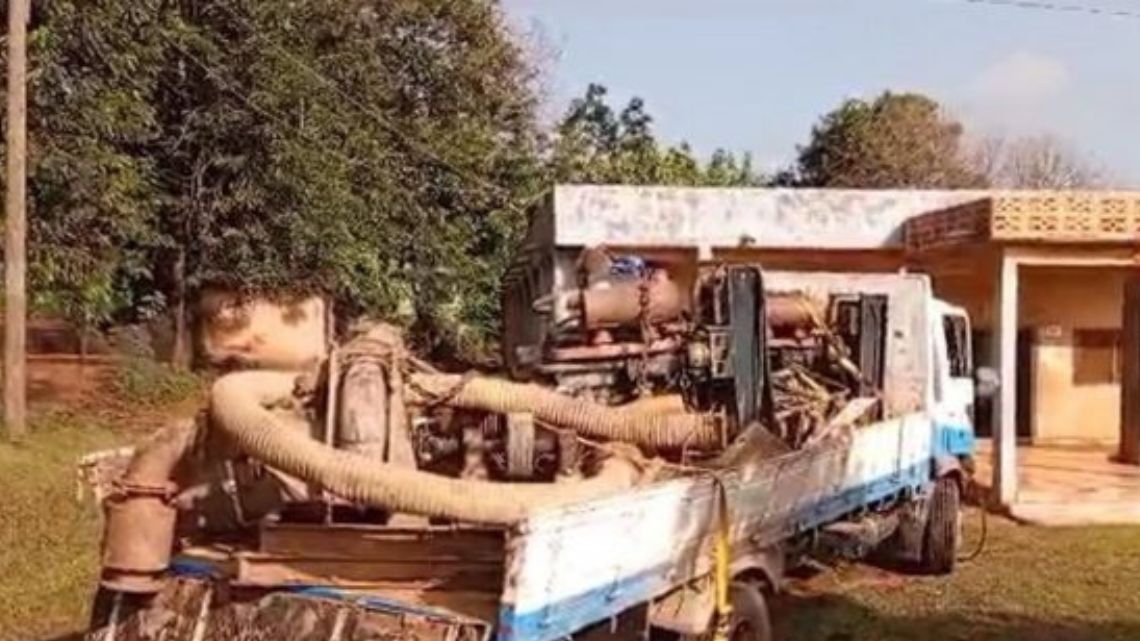 Track allegedly loaded with mining equipment crashes into Sehwi Juaboso Magistrate Court