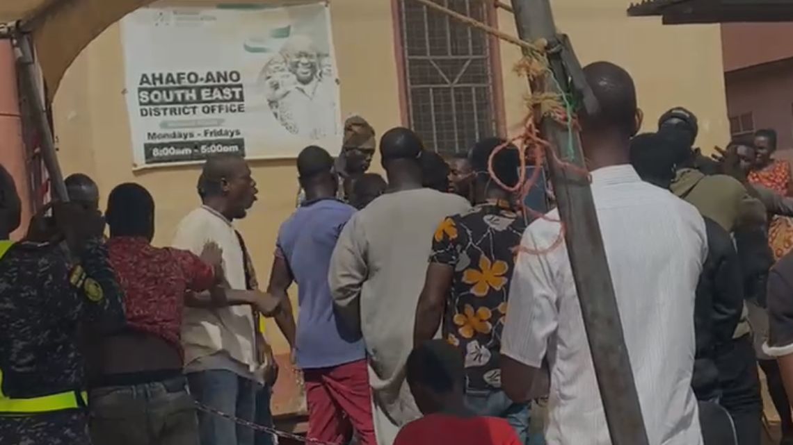 Voter registration at Ahafo Ano South East turns bloody as NPP member allegedly attempts to register ‘foreigners’