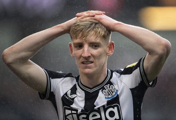 Liverpool target Newcastle’s Gordon – Reports